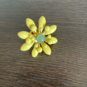フラワーブローチ イエロー グリーハンドメイド エナメル