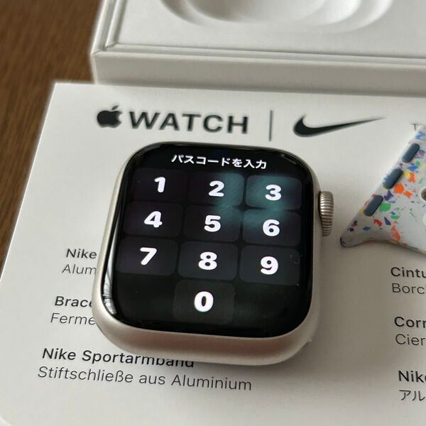 Apple Watch 9 GPSモデル 41mmスターライトアルミニウムケースとピュアプラチナムNike スポーツバンド