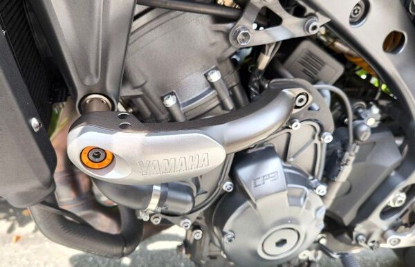 MT-09(2021~) 純正 サイドプロテクター Q5KYSK127E06 右側のみ 新品