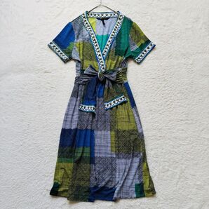 【美品】BCBGMAXAZRIA カシュクールワンピース ウエストリボン 膝下 Vネック 半袖ワンピース 総柄