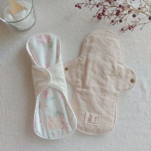 【布ナプキン】無添加コットンフランネル 淡いピンクの花柄と無地 26cm 6層仕立て 2枚セット