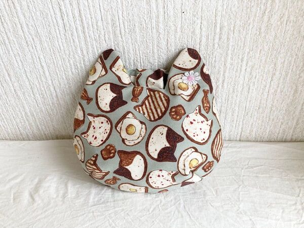 ハンドメイド ネコの形のバネポーチ☆エッグキャット・くすみブルー 小物いれ・ポーチ 12センチバネ
