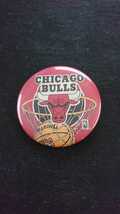 ヴィンテージ1990年代当時物!NBA CHICAGO BULLS シカゴ・ブルズ チーム ロゴ 缶バッジ MADE IN USA製 中古/バスケットボール ジョーダン_画像2