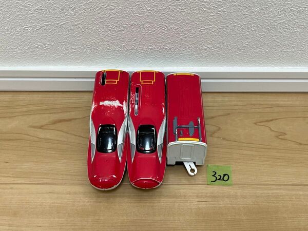 現状品 【320】 プラレール 車両 こまち 連結