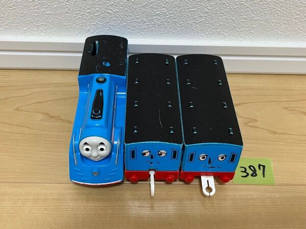 現状品 【387】 プラレール 車両 トーマス 流線形トーマス アニー クララベル