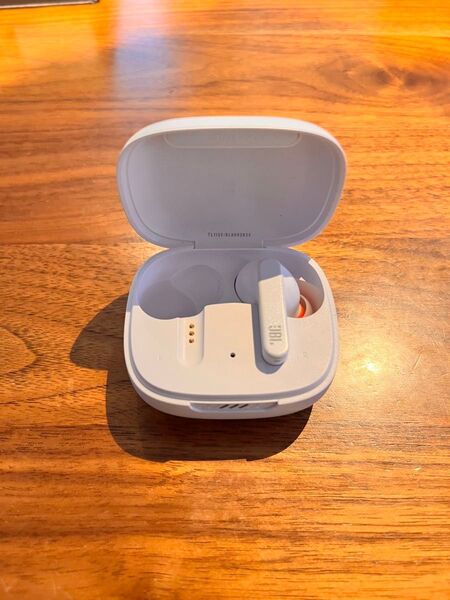 JBL Live pro +TWS【左耳イヤホン無し(右イヤホンとケース、イヤーピース)写真参照】