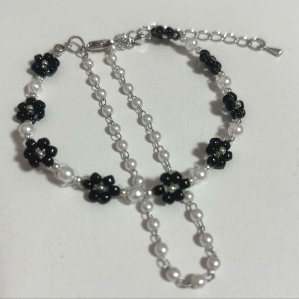 ハンドメイド ビーズ パール ブレスレット 黒 白 花 アジャスター付き