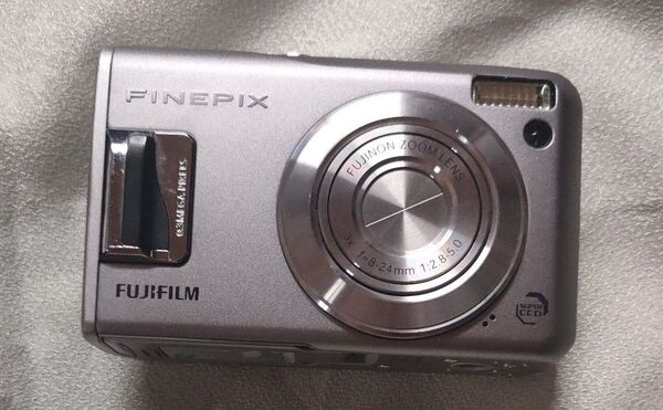 FinePix F31fd デジタルカメラ本体 充電ケーブル