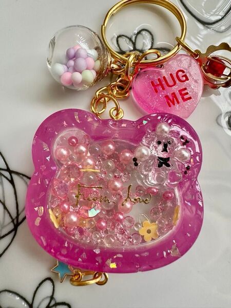 40 シェイカーキーホルダー クマ ピンク レジン ハンドメイド イニシャルチャーム在庫限り星チャームと交換可能
