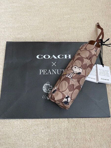 【COACH X PEANUTS】UV プロテクション ミニアンブレラ・シグネチャー スヌーピー プリント