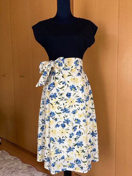 花柄スカートとトップスのセットアップワンピース