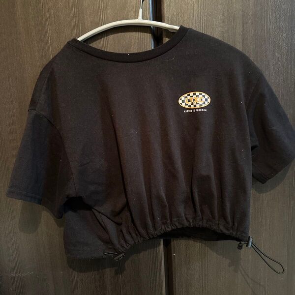 ラブトキ Lovetoxic 丈短めTシャツ 140cm トップス