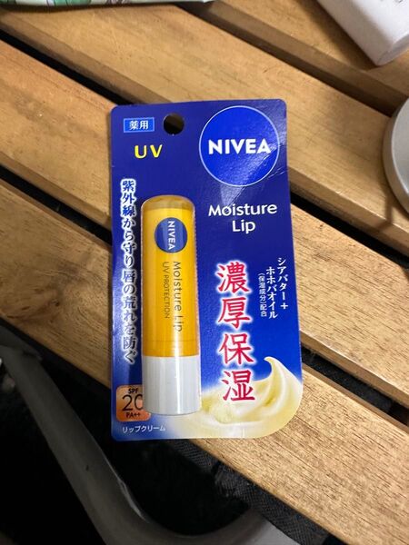 ニベア NIVEA リップクリーム 1本 濃厚保湿 モイスチャーリップ SPF20