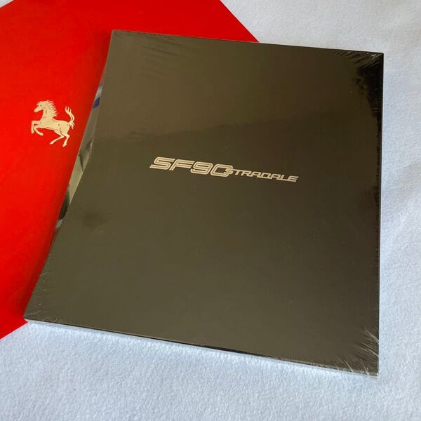 送料無料【新品未開封品】Ferrari フェラーリ SF90 ストラダーレ カタログ