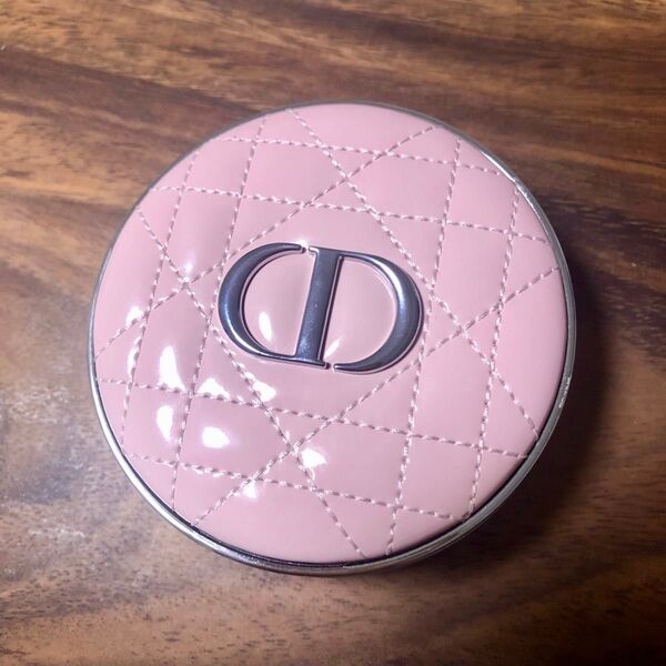 【値下げ】Dior ディオール スキンフォーエヴァー イドラ グロウ クッション 1N ニュートラル 限定ケース ピンクカナージュ
