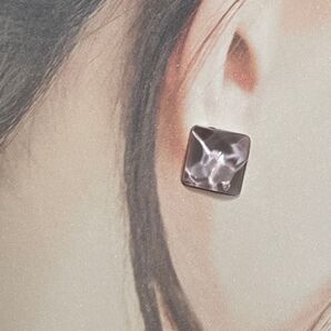 ピンク色 正方形 水面 ピアス ハンドメイド サージカルステンレス製金具