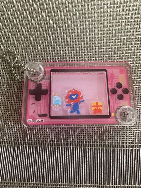 新品 expo2025 大阪関西万博 万博 人気商品 ミャクミャク 公式シャカシャカゲーム機アクリルキーホルダー ピンク