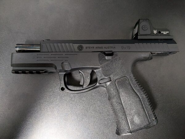 STEYR L9A2 CO2 Carbon8 カーボネイト おまけ付き ガスブローバック ハンドガン