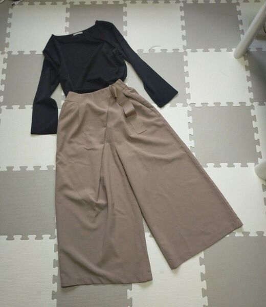 ワイドパンツ ベージュ S〜М 飾りベルト有り 大人 キレイめ オフィス