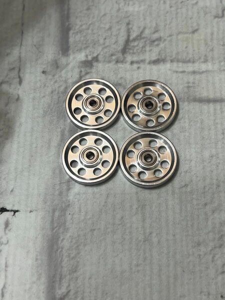 ミニ四駆 軽量17mm オールアルミベアリングローラー シルバー 4枚