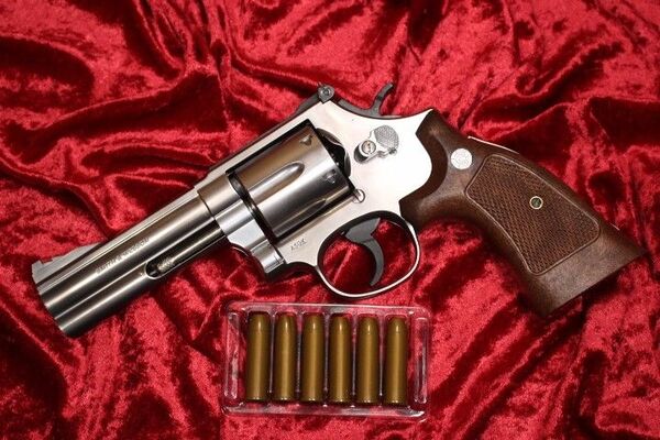マルシン S&W M686 4インチ ガスガン カートリッジ6発付 6mmBB ガスリボルバー メタリックシルバー M586