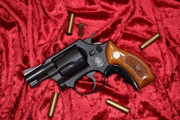 マルシン S&W M36 チーフスペシャル 2インチ メタルカートリッジ5発 木製グリップ グリップアダプター付 ガスリボルバー
