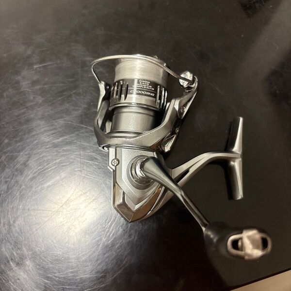SHIMANO ナスキーC2000SHG 4ポンドのフロロ巻いてます。包装は最後の写真のようにします。ぜひ買ってください。