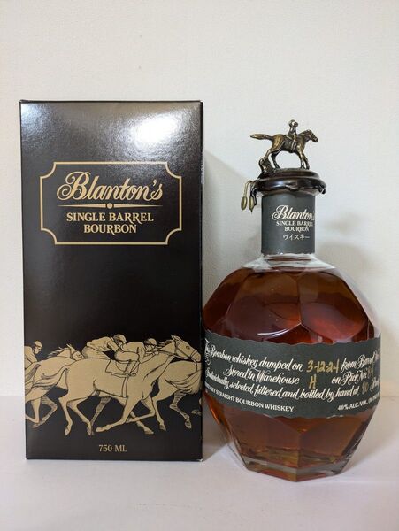 ブラントン ブラック 箱付 Blanton バーボン ウイスキー Sレア ガッツポーズ
