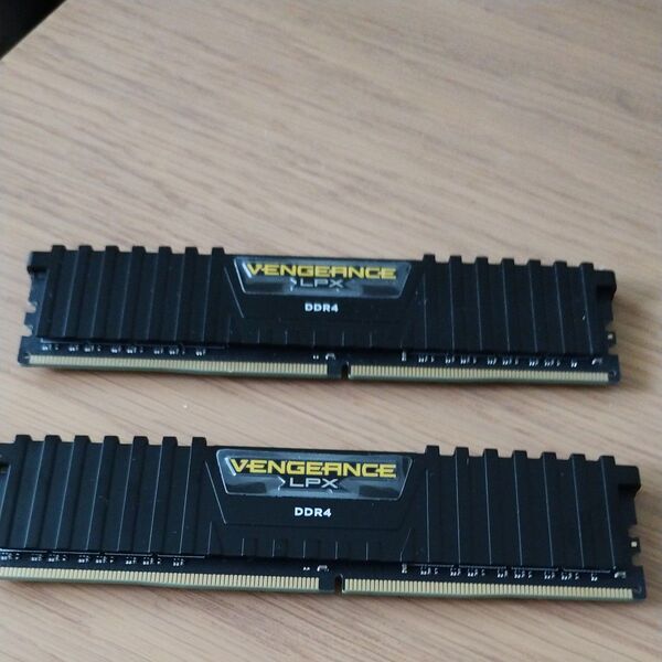 ポスト投函発送 CORSAIR VENGEANCE LPX DDR4 2666 メモリ8GB 2枚セット