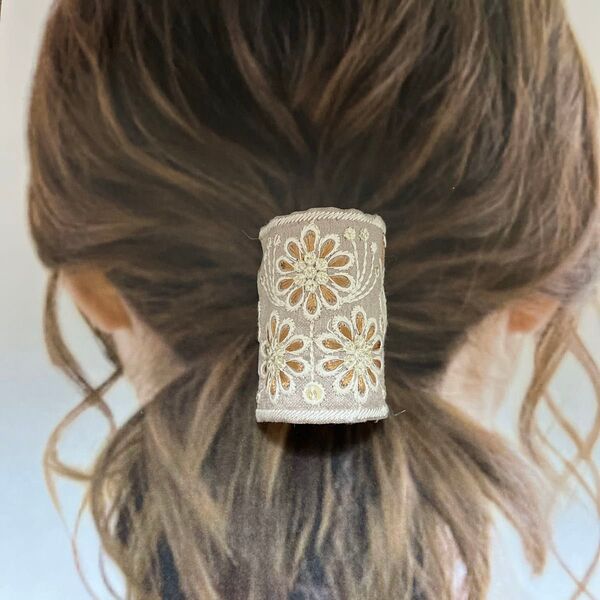 ポニーフック ヘアアクセサリー インド刺繍リボン