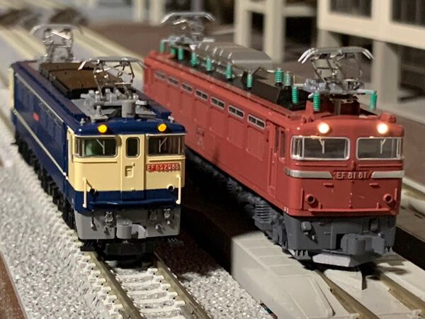 tomix製EF65-2000番台電気機関車(国鉄色)、kato製EF81型電気機関車(ローズ色)計2両