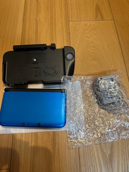 Nintendo 3DS LL 本体 ブルー×ブラック と 純正アダプター と 拡張スライドパッド