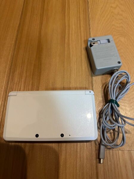 Nintendo 3DS 本体 ピュアホワイト と 純正アダプター
