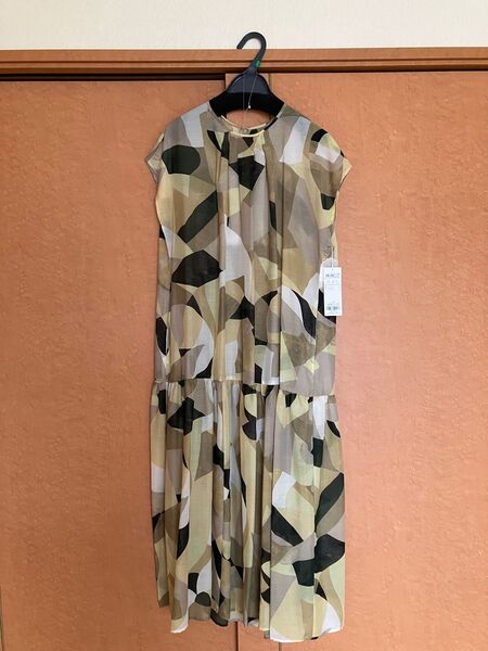 新品 23区 夏のお出かけに リゾートキャミインナー付き ワンピース ノースリーブ M ロング