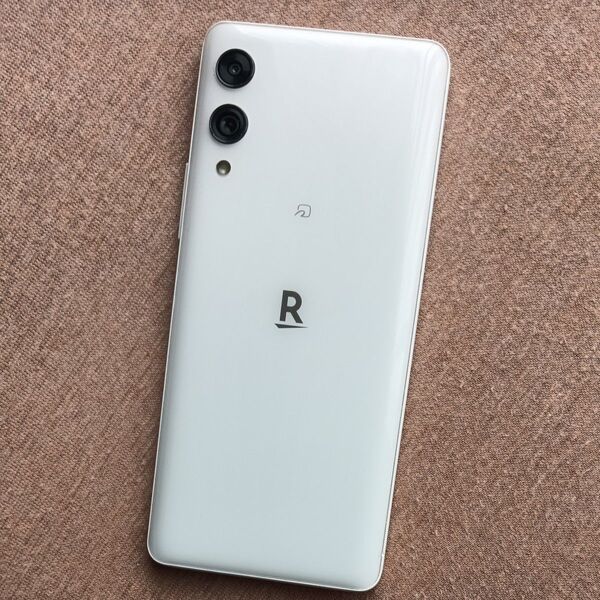 Rakuten Hand 5G 5.1インチ メモリー4GB ストレージ128GB ホワイト