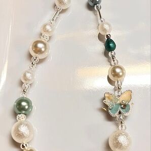 ガラス×アクリル×合金 パールと蝶のチャーム キーホルダー