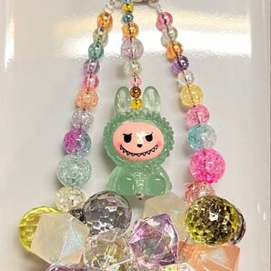 カラフルビーズ 夜光ラブブ キーホルダー