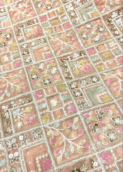 ★在庫1点のみ★ インド刺繍生地 シフォン生地 ベビーピンク 生地幅×約100cm ハンドメイド 資材