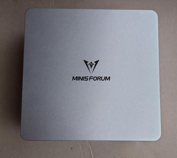 MINISFORUM UM870 Slim ミニpc AMD Ryzen 7 8745H