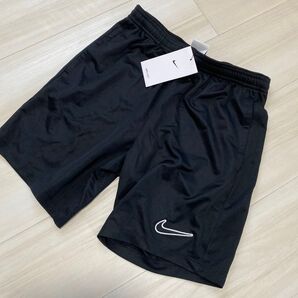 新品ナイキ ハーフパンツ