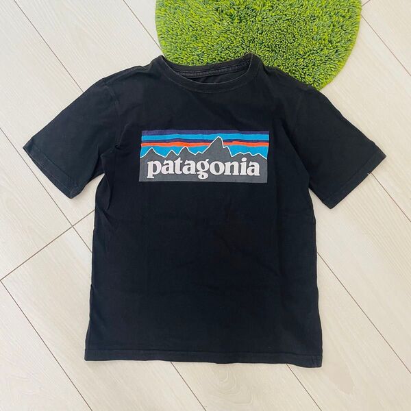 パタゴニア S 7-8 ブラック Tシャツ ロゴ