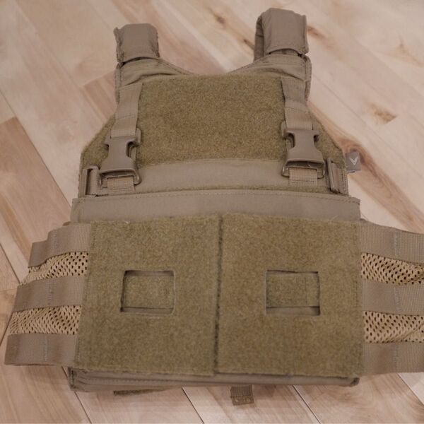 Velocity Systems Scarab cb sサイズ 実物 プレキャリ コヨーテブラウン プレートキャリア