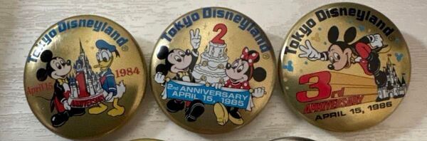 【激レア】1周年記念缶バッジ、2周年記念缶バッジ、3周年記念缶バッジ ディズニー25周年記念 缶バッジ コレクション ディズニー