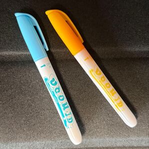 水ぬりえのペン×2本(水色、黄色)