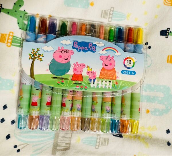 【新品・未使用】ペッパピッグ 回転クレヨン クレヨン 12色セット 23