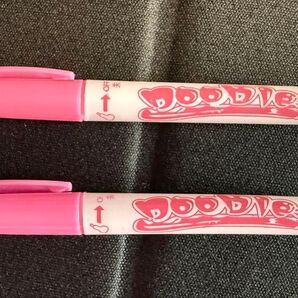 水ぬりえのペン×2本(濃ピンク)