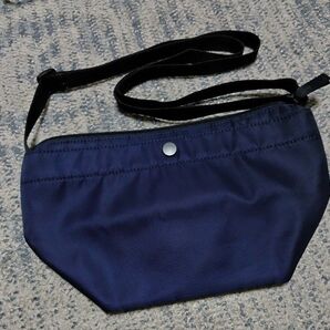 ユニクロ ナイロン ショルダーバッグ 新品