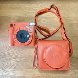 富士フイルム チェキスクエア「instax SQUARE SQ1」(テラコッタオレンジ) カメラケース付