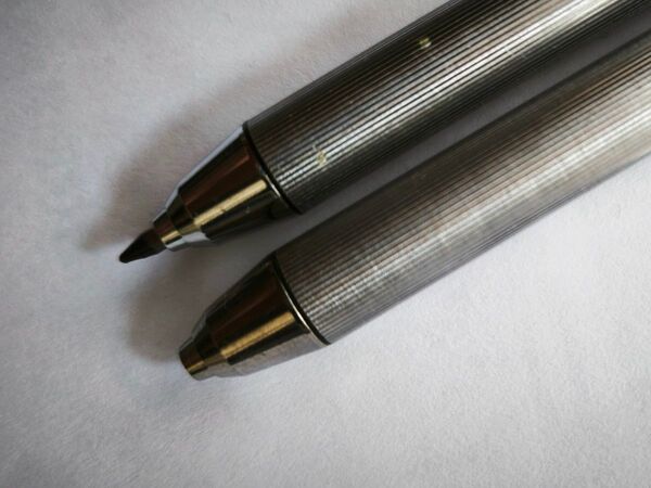 Pilot3色ボールペン2本セット