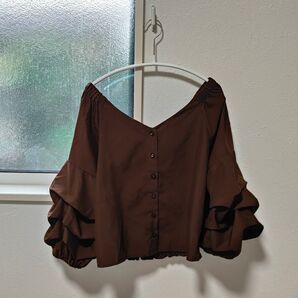 オフショルダーブラウス パフスリーブ ブラウン 3way 前後着用可 ボタンを外して羽織利用可